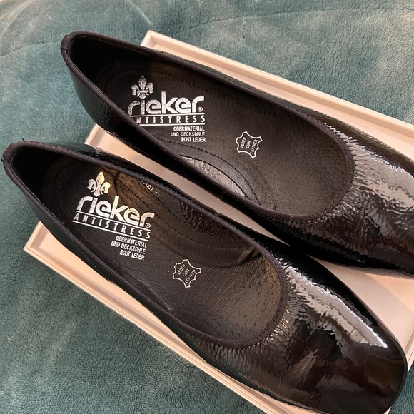 Like New Rieker Antistress Crinkle Patent Leather Low Heel Pumps Size EU37/US6 - Picture 12 of 14